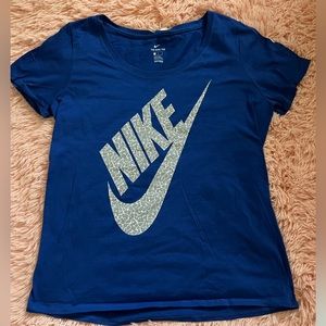 **SOLD** Women’s Nike Shirt